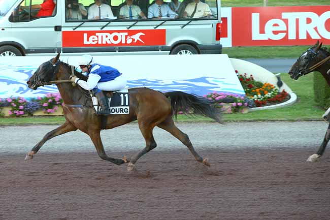 Photo d'arrivée de la course pmu PRIX DES JONQUILLES à CABOURG le Vendredi 7 juillet 2017