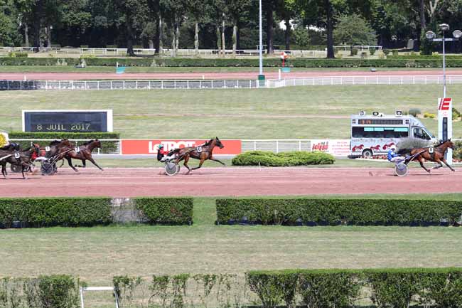 Photo d'arrivée de la course pmu PRIX DE LA MANCHE à ENGHIEN le Samedi 8 juillet 2017