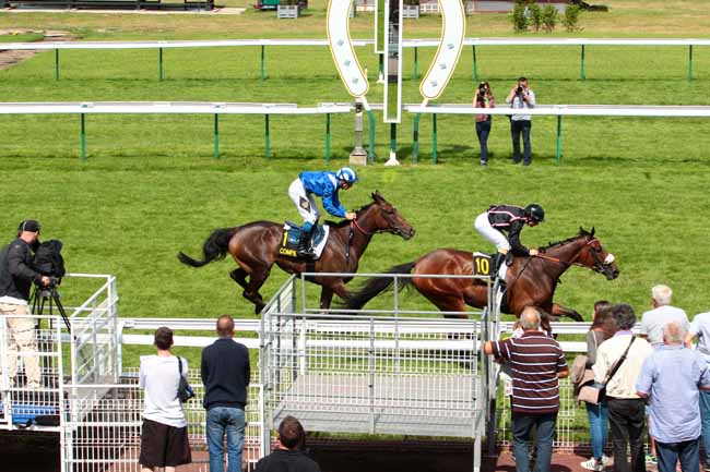 Photo d'arrivée de la course pmu PRIX DU THEATRE IMPERIAL à COMPIEGNE le Lundi 10 juillet 2017