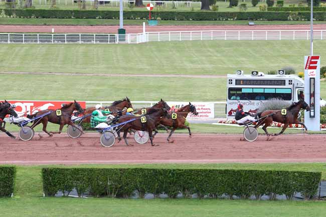 Photo d'arrivée de la course pmu PRIX DE LA GARE DE LYON à ENGHIEN le Jeudi 13 juillet 2017