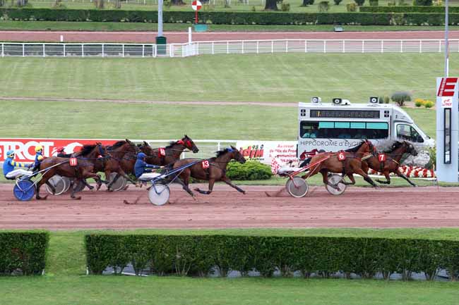 Photo d'arrivée de la course pmu PRIX DE LA TOUR SAINT-JACQUES à ENGHIEN le Jeudi 13 juillet 2017