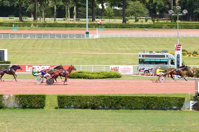 Photo d'arrivée de la course pmu PRIX DE LA SORBONNE à ENGHIEN le Samedi 15 juillet 2017