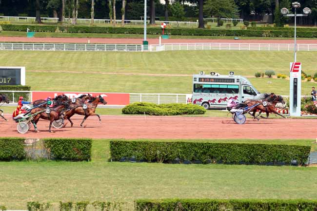 Photo d'arrivée de la course pmu PRIX DU PALAIS DE CHAILLOT à ENGHIEN le Samedi 15 juillet 2017