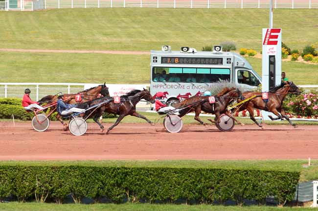 Photo d'arrivée de la course pmu PRIX DU LOUVRE à ENGHIEN le Samedi 15 juillet 2017