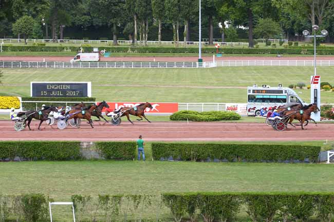 Photo d'arrivée de la course pmu PRIX DE VILLIERS à ENGHIEN le Samedi 15 juillet 2017
