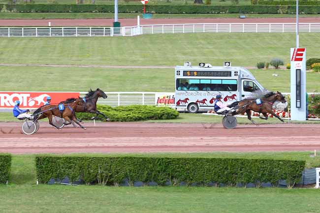 Photo d'arrivée de la course pmu PRIX DE BERTINCOURT à ENGHIEN le Samedi 15 juillet 2017