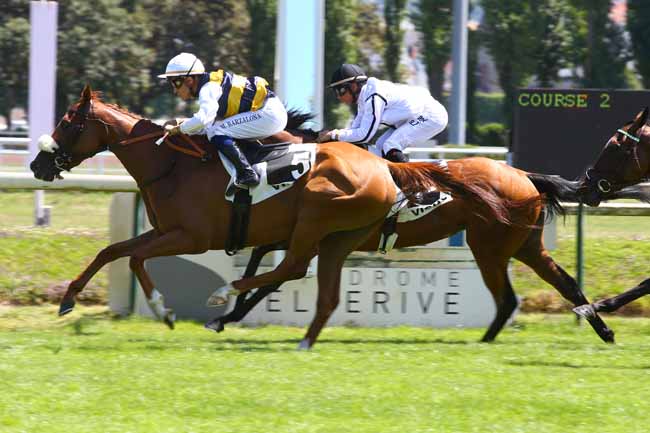 Photo d'arrivée de la course pmu PRIX MADAME JEAN COUTURIE à VICHY le Lundi 17 juillet 2017