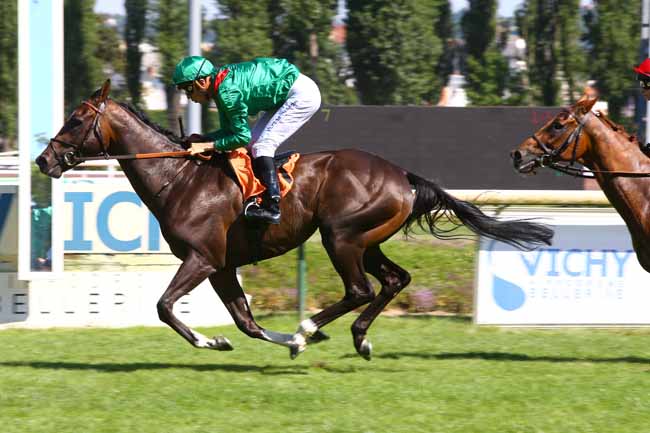 Photo d'arrivée de la course pmu PRIX DE L'OFFICE DU TOURISME à VICHY le Lundi 17 juillet 2017