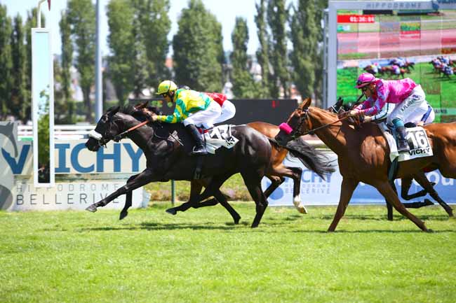 Photo d'arrivée de la course pmu PRIX DE POUILLY-LES-NONAINS à VICHY le Mardi 18 juillet 2017