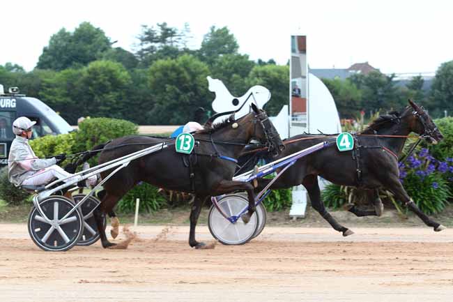 Photo d'arrivée de la course pmu GRAND PRIX DE LA REGION NORMANDIE à CHERBOURG le Mercredi 19 juillet 2017