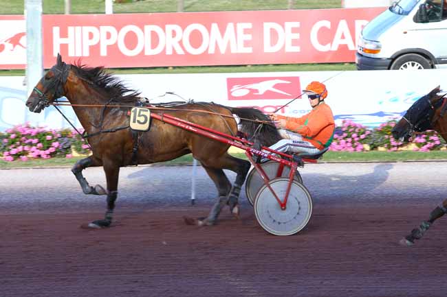 Photo d'arrivée de la course pmu PRIX DE LA VILLE DE GONNEVILLE-SUR-MER à CABOURG le Vendredi 21 juillet 2017
