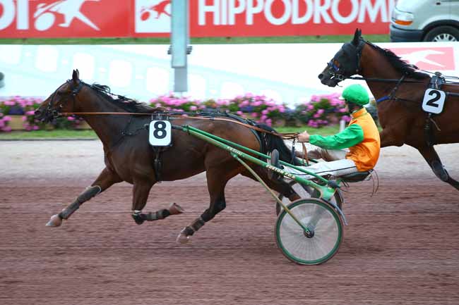 Photo d'arrivée de la course pmu PRIX DE LA VILLE D'AUBERVILLE à CABOURG le Vendredi 21 juillet 2017