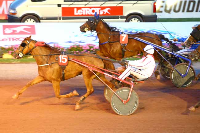 Photo d'arrivée de la course pmu PRIX DE LA VILLE D'HOULGATE à CABOURG le Vendredi 21 juillet 2017