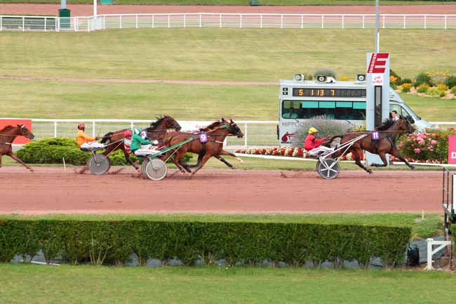 Photo d'arrivée de la course pmu PRIX DU FAUBOURG MONTMARTRE à ENGHIEN le Samedi 22 juillet 2017