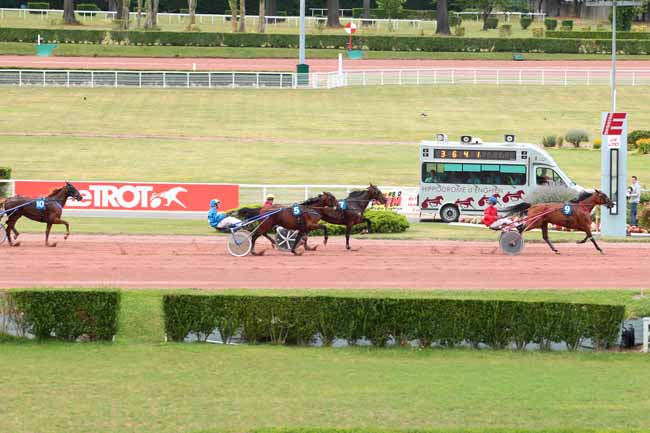 Photo d'arrivée de la course pmu PRIX DES QUINZE-VINGT à ENGHIEN le Samedi 22 juillet 2017