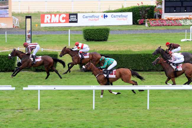 Photo d'arrivée de la course pmu PRIX DES TROENES à CLAIREFONTAINE le Samedi 22 juillet 2017