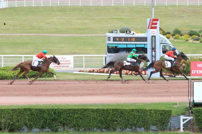Photo d'arrivée de la course pmu PRIX DE LA PLACE DAUPHINE à ENGHIEN le Mercredi 26 juillet 2017