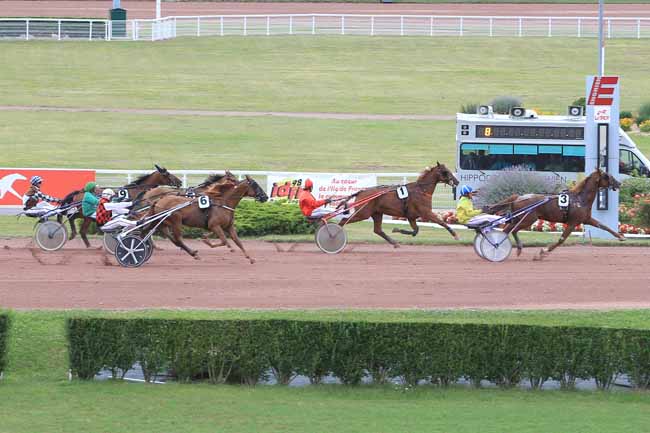 Photo d'arrivée de la course pmu PRIX DE LA CHAUSSEE D'ANTIN à ENGHIEN le Mercredi 26 juillet 2017