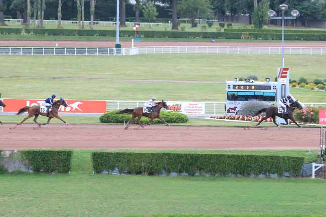Photo d'arrivée de la course pmu PRIX DE BONNY-SUR-LOIRE à ENGHIEN le Mercredi 26 juillet 2017