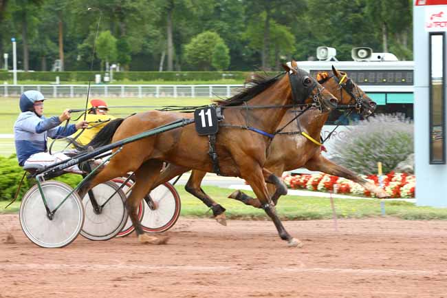 Photo d'arrivée de la course pmu PRIX DE LA GARE DU NORD à ENGHIEN le Jeudi 27 juillet 2017