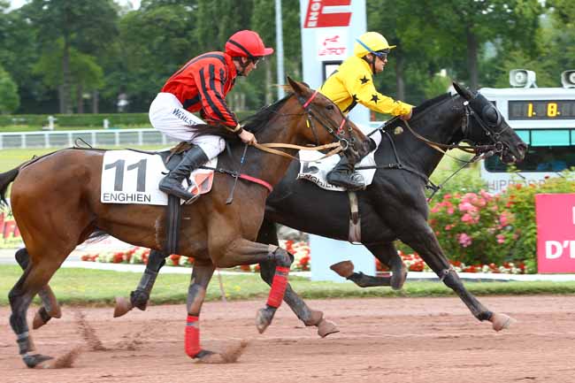 Photo d'arrivée de la course pmu PRIX D'AIX-EN-PROVENCE à ENGHIEN le Jeudi 27 juillet 2017