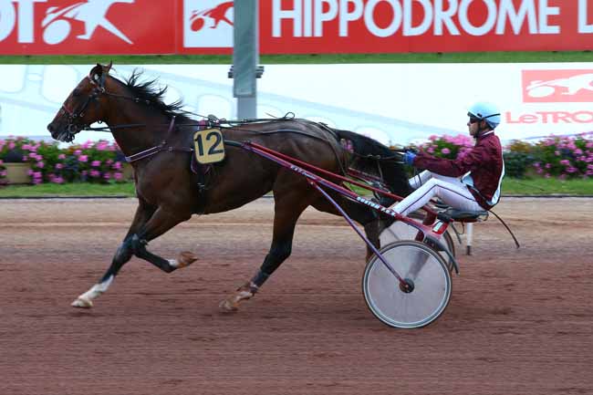 Photo d'arrivée de la course pmu PRIX MICHEL D'ORNANO à CABOURG le Vendredi 28 juillet 2017