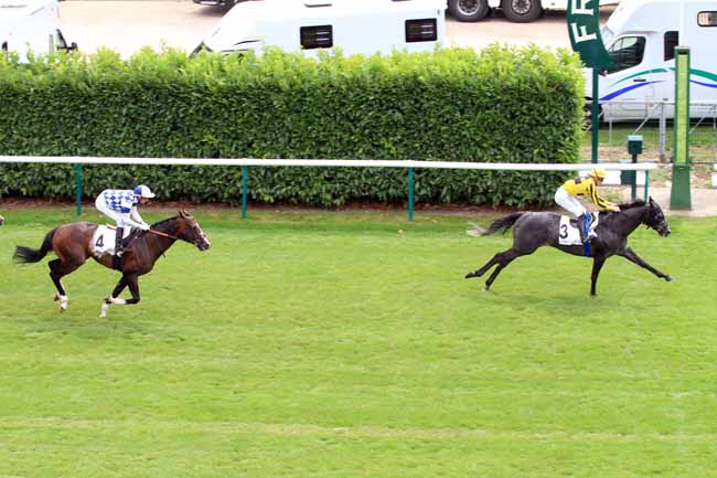 Photo d'arrivée de la course pmu PRIX DU CHAUDRON à CHANTILLY le Vendredi 28 juillet 2017