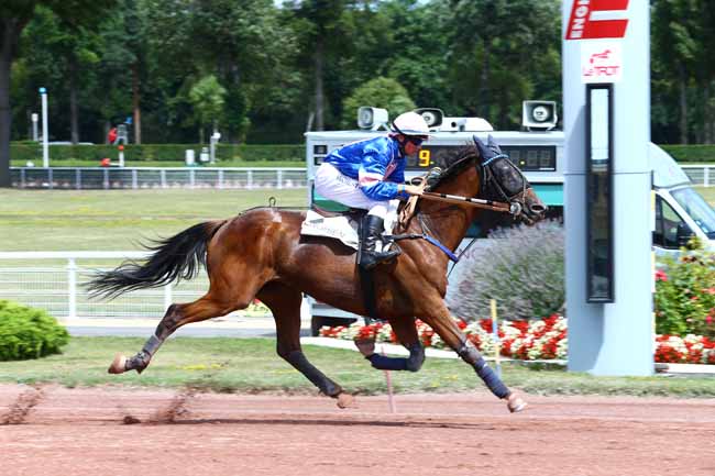 Photo d'arrivée de la course pmu PRIX DE LA PLACE DES FETES à ENGHIEN le Samedi 29 juillet 2017