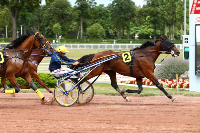 Photo d'arrivée de la course pmu PRIX DE MILAN à ENGHIEN le Samedi 29 juillet 2017