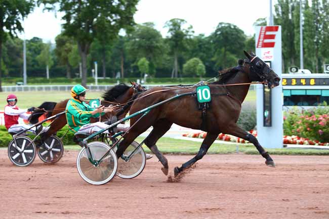 Photo d'arrivée de la course pmu PRIX D'ETAIN à ENGHIEN le Samedi 29 juillet 2017