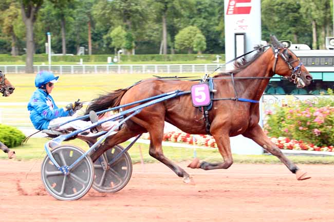Photo d'arrivée de la course pmu PRIX DE PICPUS à ENGHIEN le Samedi 29 juillet 2017