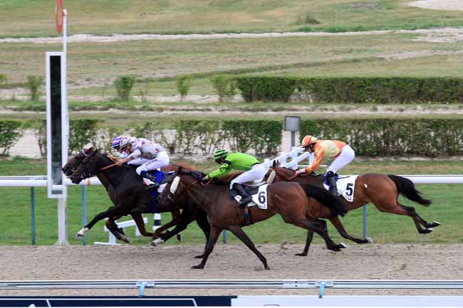 Photo d'arrivée de la course pmu 62EME PRIX GEORGES COURTOIS - EQUIDIA LIVE à DEAUVILLE le Samedi 29 juillet 2017