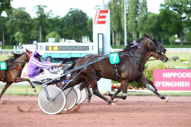 Photo d'arrivée de la course pmu PRIX DE SOUILLAC à ENGHIEN le Dimanche 30 juillet 2017