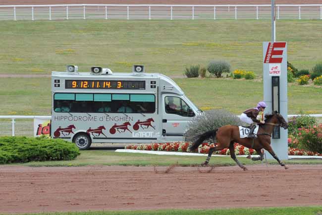 Photo d'arrivée de la course pmu PRIX DE LA PLACE SAINT-MICHEL à ENGHIEN le Mercredi 2 août 2017