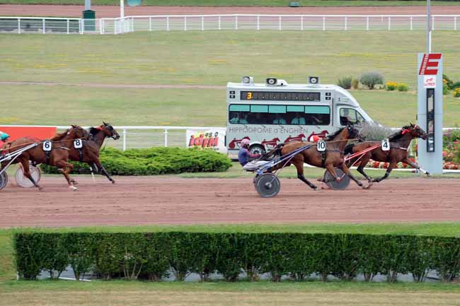 Photo d'arrivée de la course pmu PRIX DE JONQUIERES à ENGHIEN le Mercredi 2 août 2017