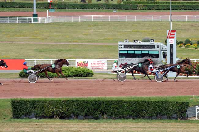 Photo d'arrivée de la course pmu PRIX DE PIGALLE à ENGHIEN le Mercredi 2 août 2017
