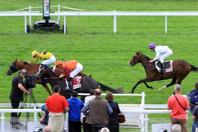 Photo d'arrivée de la course pmu PRIX DES BOUTONS D'OR à CLAIREFONTAINE le Jeudi 3 août 2017