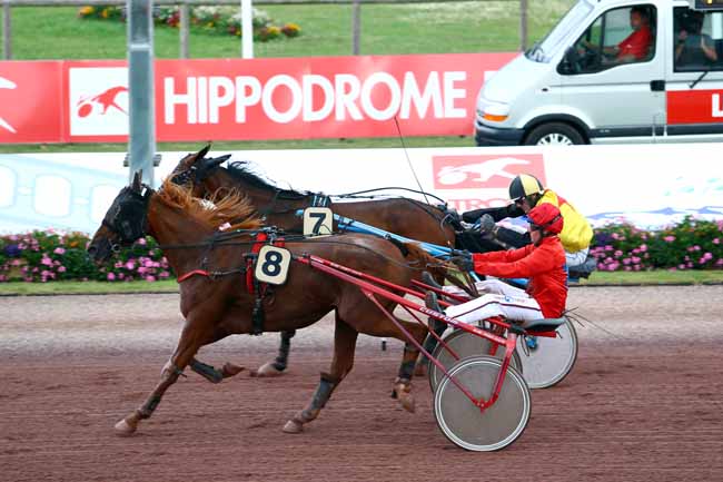 Photo d'arrivée de la course pmu PRIX DES ASTERS à CABOURG le Vendredi 4 août 2017