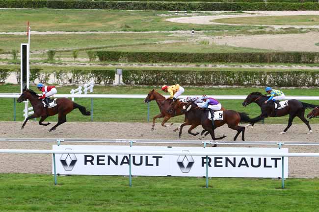 Photo d'arrivée de la course pmu PRIX D'HUDIMESNIL à DEAUVILLE le Vendredi 4 août 2017