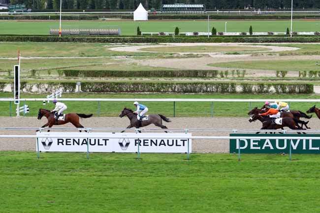 Photo d'arrivée de la course pmu PRIX DE SAINT-JULIEN à DEAUVILLE le Vendredi 4 août 2017
