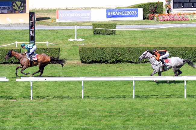 Photo d'arrivée de la course pmu GRANDE COURSE DE HAIES - PRIX GUILLAUME D'ORNANO à CLAIREFONTAINE le Samedi 5 août 2017