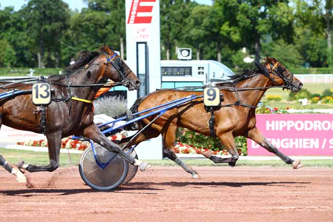 Photo d'arrivée de la course pmu PRIX DE BALIZAC à ENGHIEN le Dimanche 6 août 2017