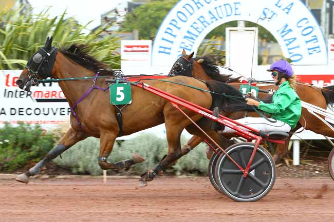 Photo d'arrivée de la course pmu PRIX DES THERMES MARINS DE SAINT-MALO à SAINT MALO le Mercredi 9 août 2017