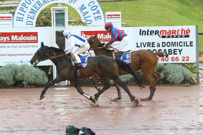 Photo d'arrivée de la course pmu PRIX JACQUES GIBOIRE à SAINT MALO le Mercredi 9 août 2017