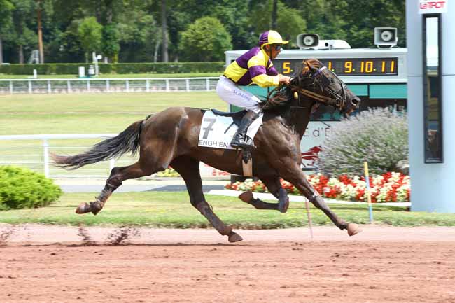 Photo d'arrivée de la course pmu PRIX DE RUFFEC à ENGHIEN le Jeudi 10 août 2017
