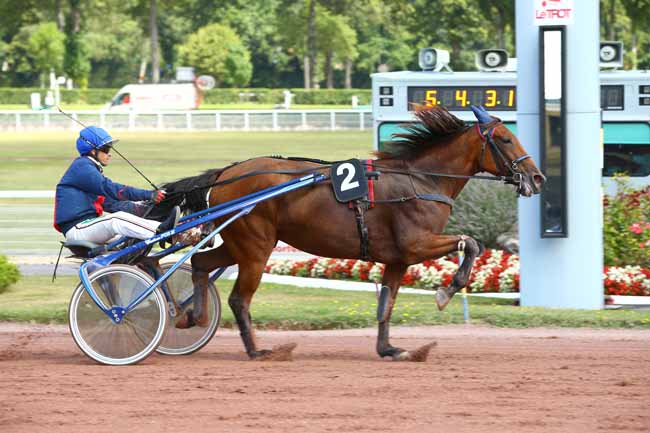 Photo d'arrivée de la course pmu PRIX DU BALLON D'ALSACE à ENGHIEN le Jeudi 10 août 2017