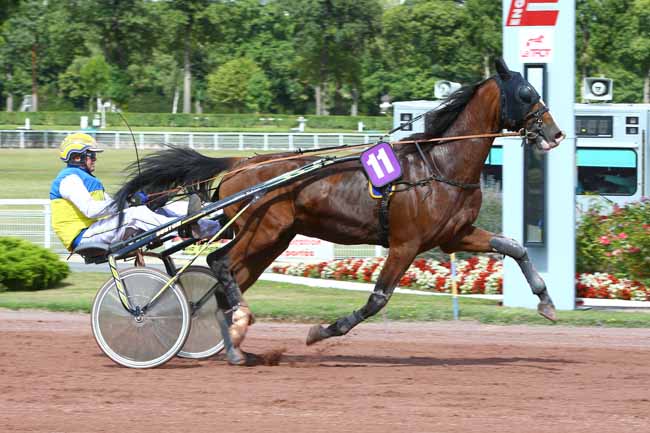 Photo d'arrivée de la course pmu PRIX DU FAUBOURG SAINT-HONORE à ENGHIEN le Jeudi 10 août 2017