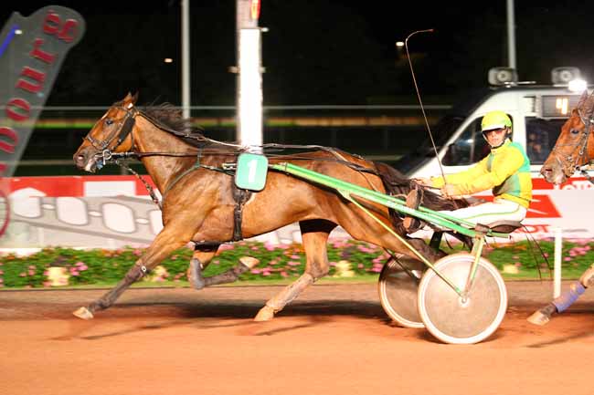 Photo d'arrivée de la course pmu PRIX DES NIVEOLES à CABOURG le Vendredi 11 août 2017