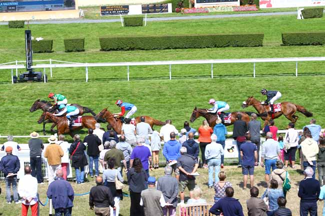 Photo d'arrivée de la course pmu PRIX DE LA POINTE DE LA PERCEE à CLAIREFONTAINE le Vendredi 11 août 2017