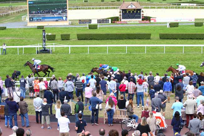 Photo d'arrivée de la course pmu PRIX DE LA POINTE DU HOC à CLAIREFONTAINE le Vendredi 11 août 2017